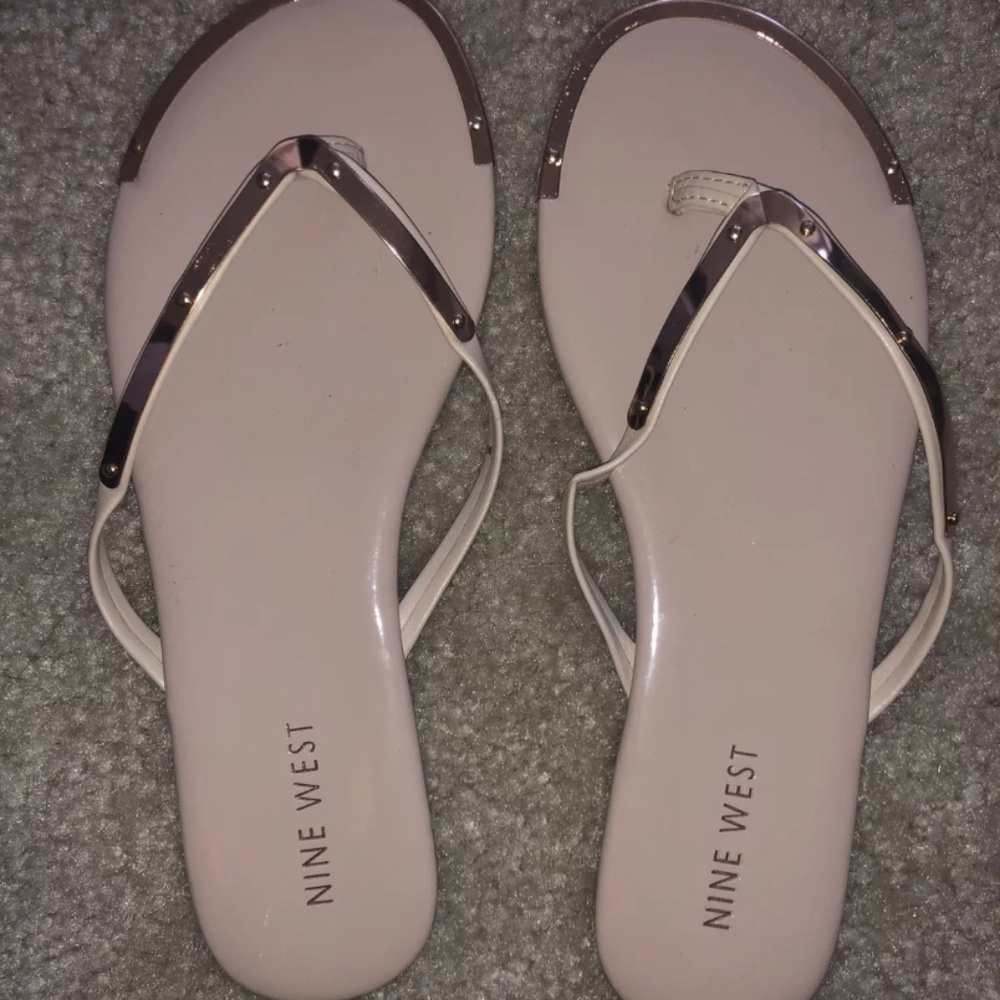 NINE WEST WOMEN'S Nude Blush Rose Gold THONG Flip Flop SANDALS SIZE 5